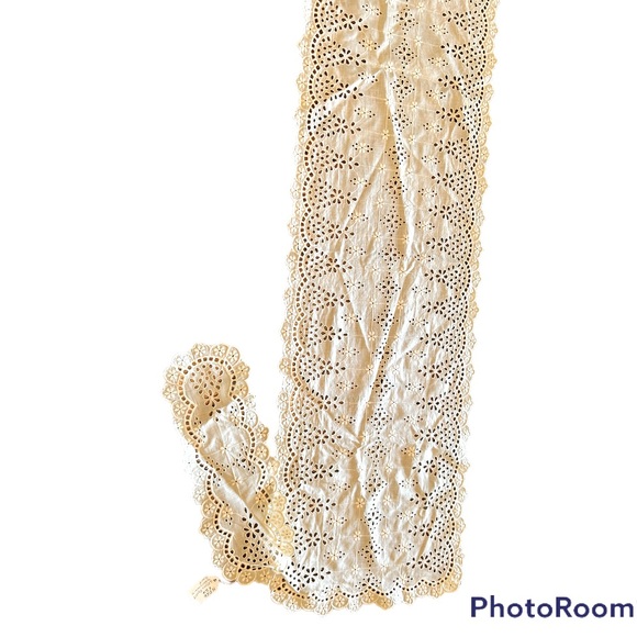 2 Piece Vintage Eyelit Table or Shelf Runner - Picture 3 of 6